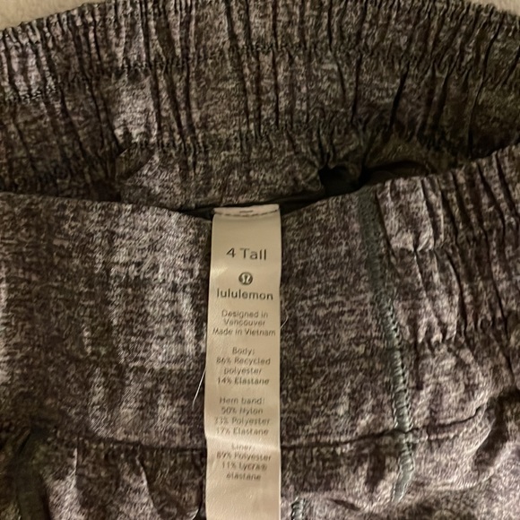 grey lululemon shorts size 4 - Picture 4 of 4